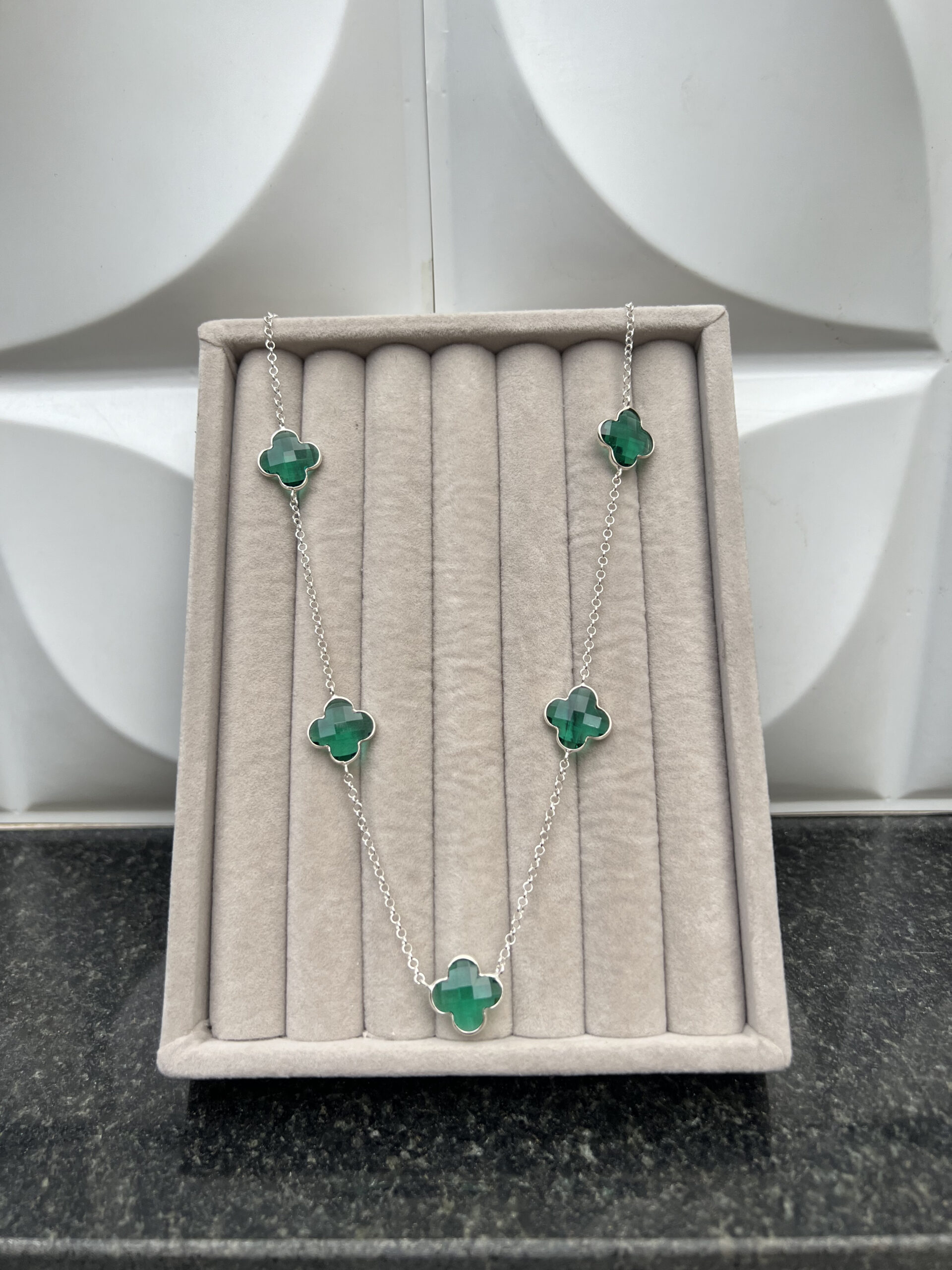 Colar cinco trevos em prata 925