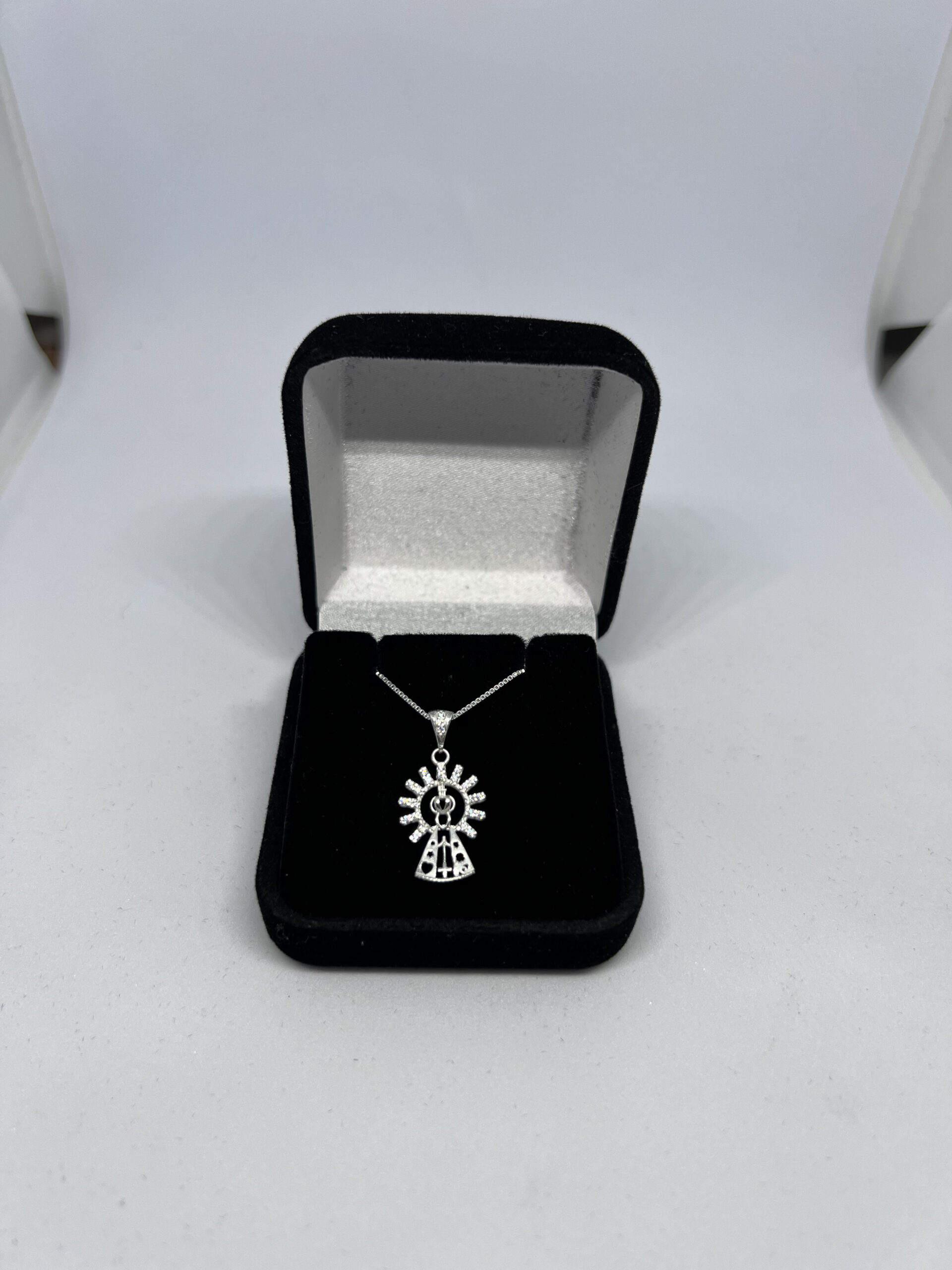 Colar Nossa Senhora cravejada em prata 925