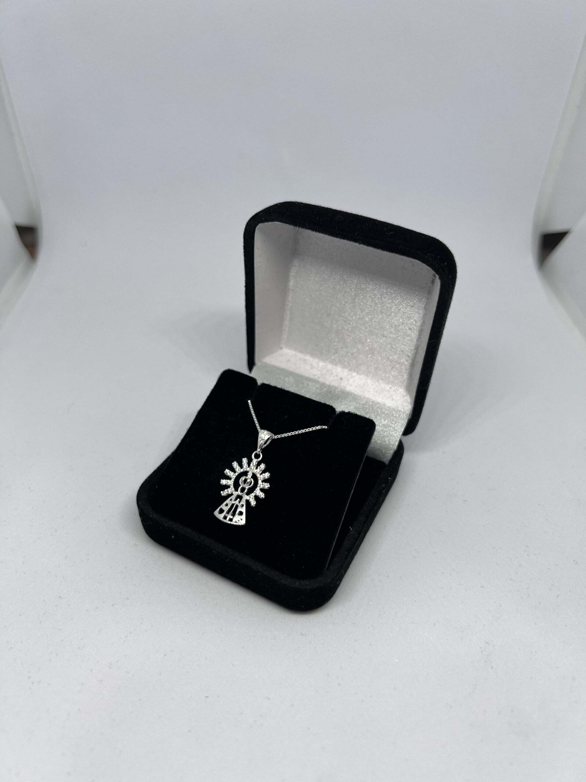 Colar Nossa Senhora cravejada em prata 925 - Imagem 3