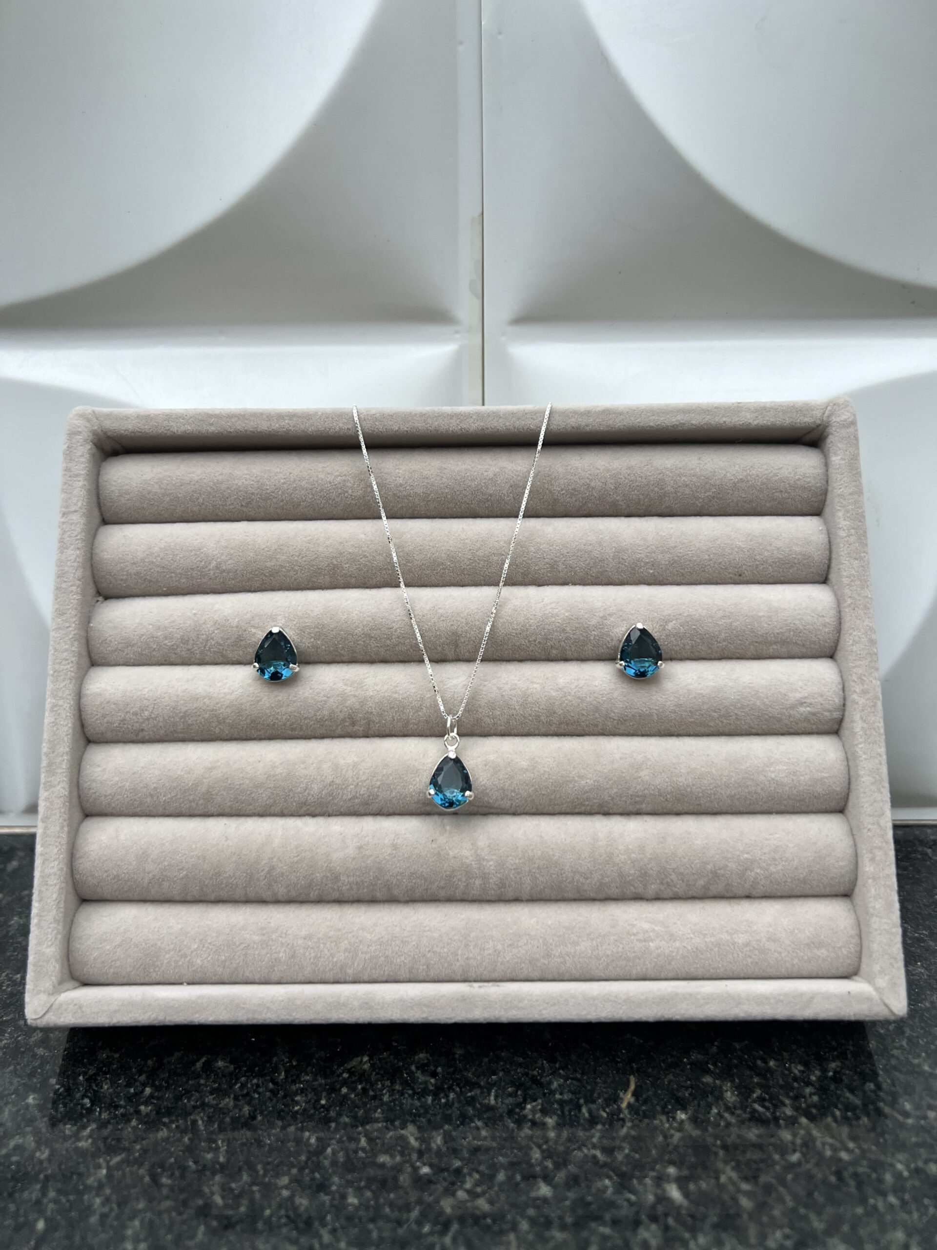 Conjunto Gota Azul Marinho Zircônia em Prata 925