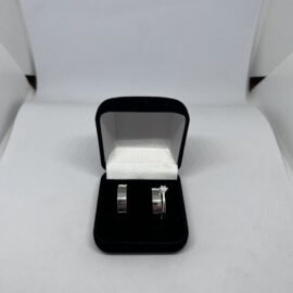 Aliança 5 milímetros reta com friso e solitário