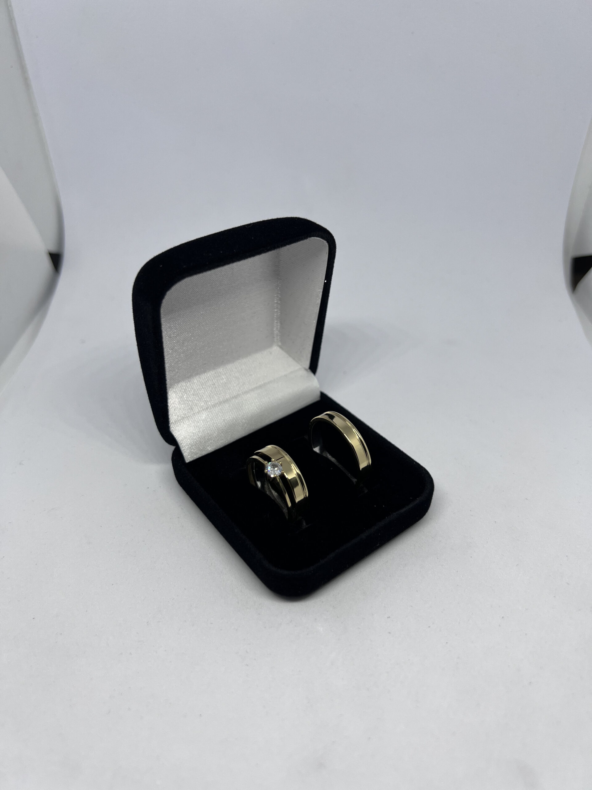 Aliança moeda antiga reta 4mm com solitário tradicional - Imagem 2