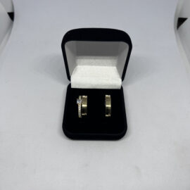 Aliança moeda antiga reta 4mm com solitário cravejado