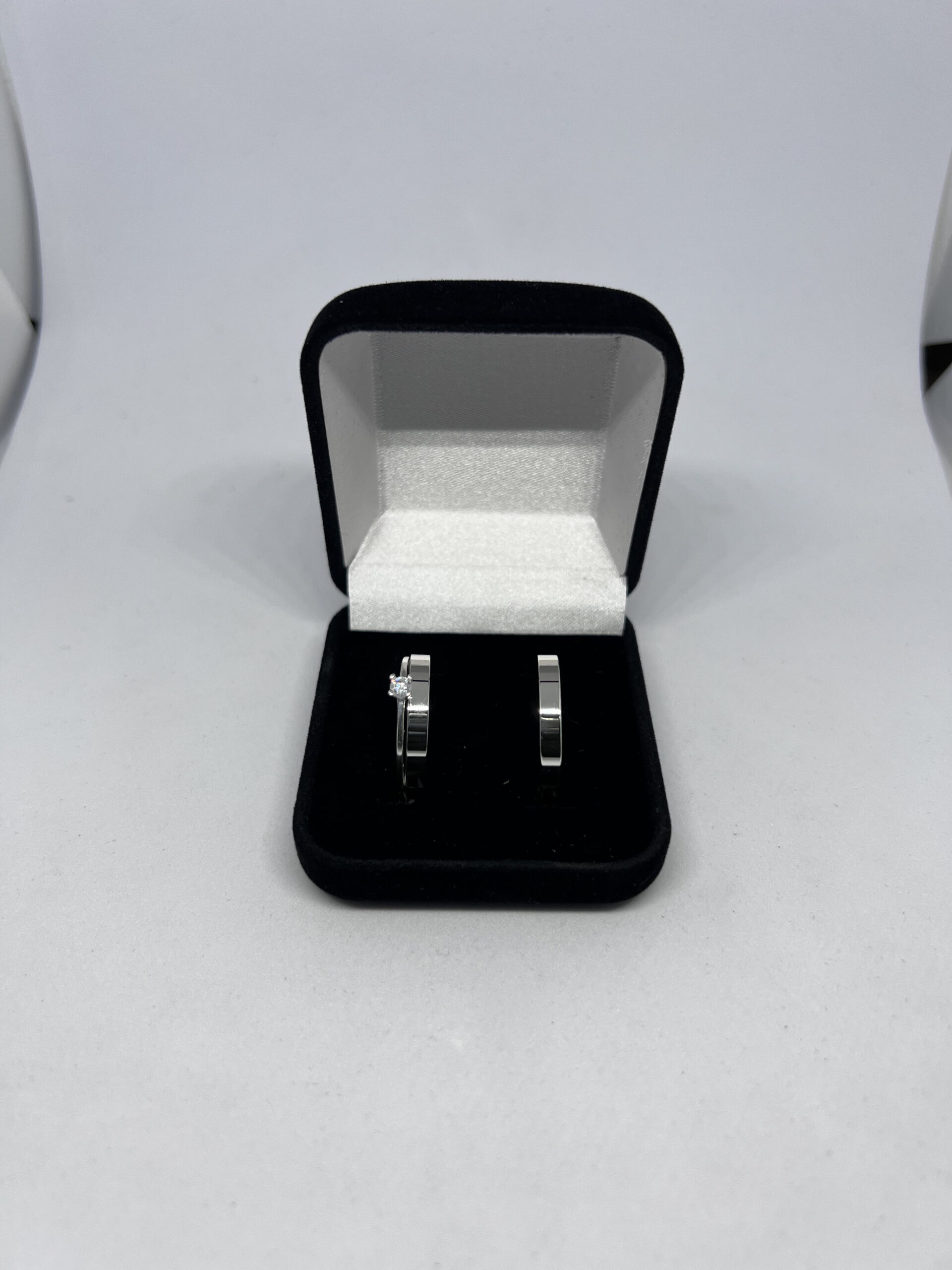 Aliança de prata 3mm reta com solitário