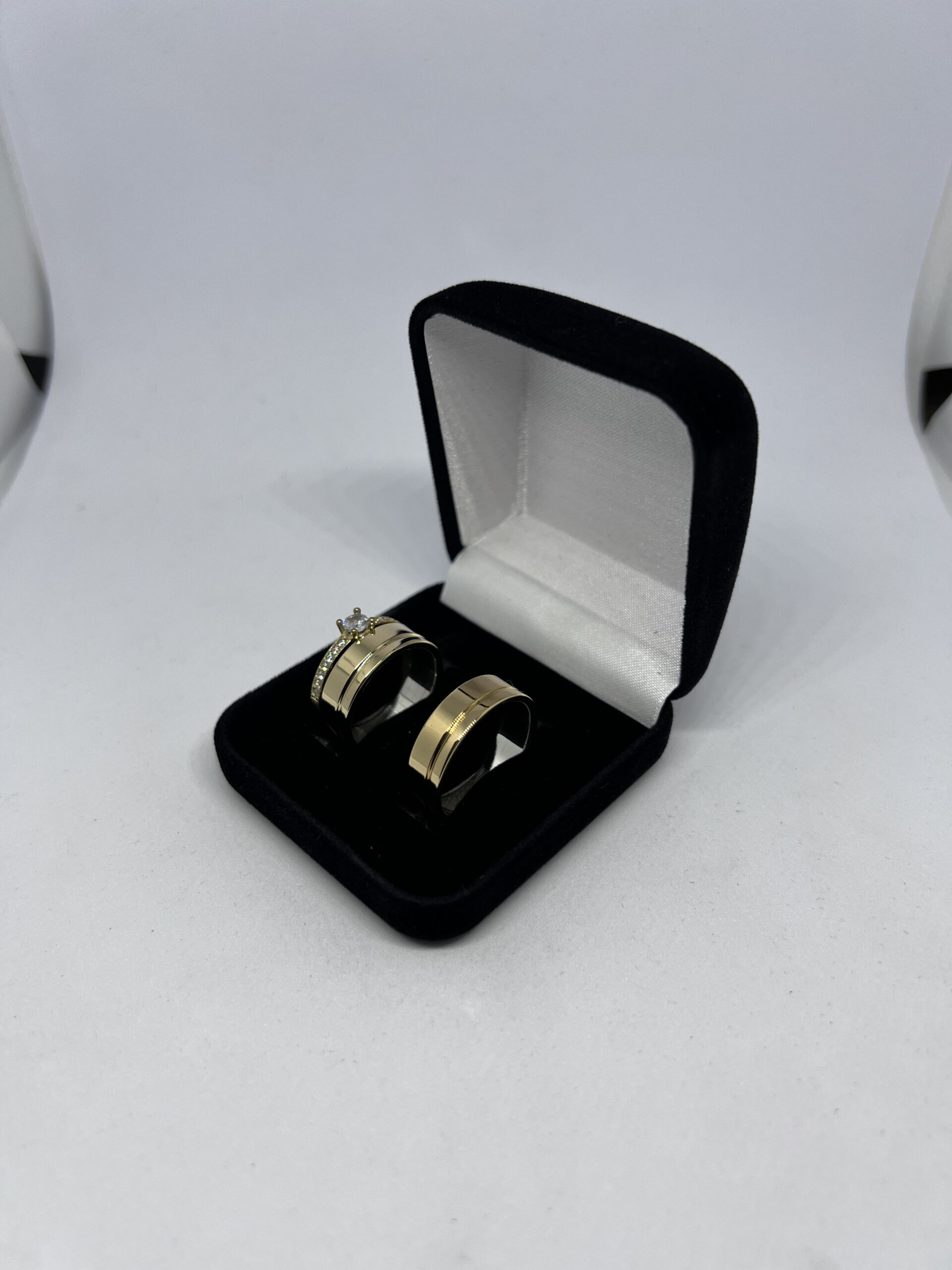 Aliança moeda antiga reta 6 mm com solitário cravejado - Imagem 3