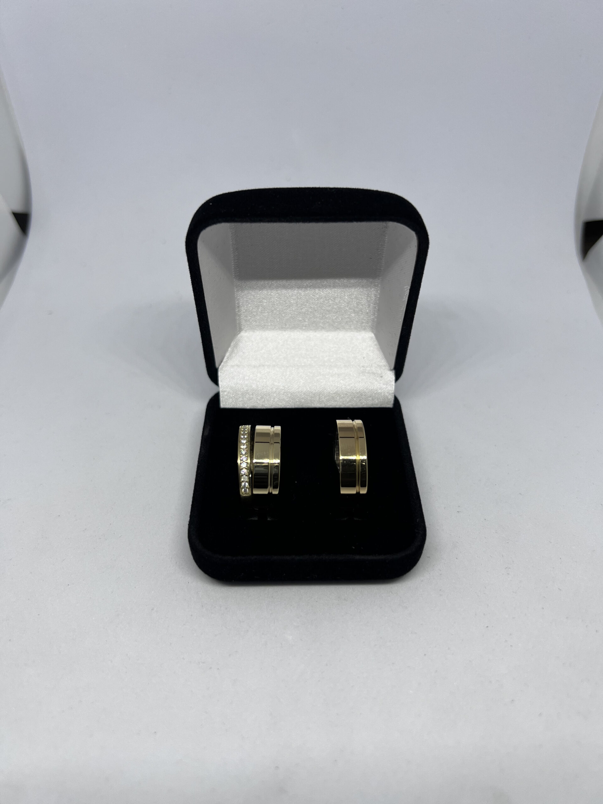 Aliança moeda antiga 6 mm reta com aparador cravejado