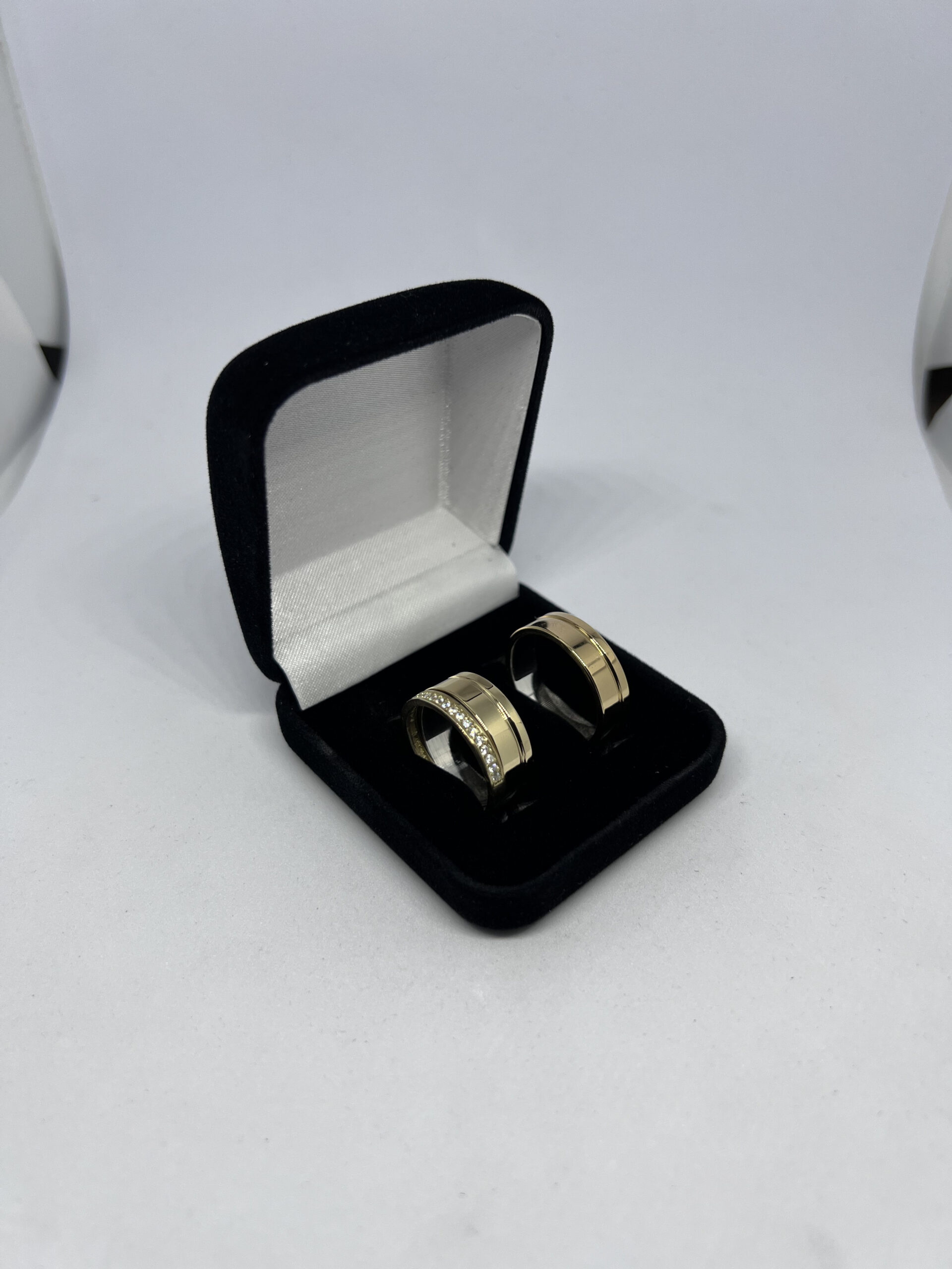 Aliança moeda antiga 6 mm reta com aparador cravejado - Imagem 2