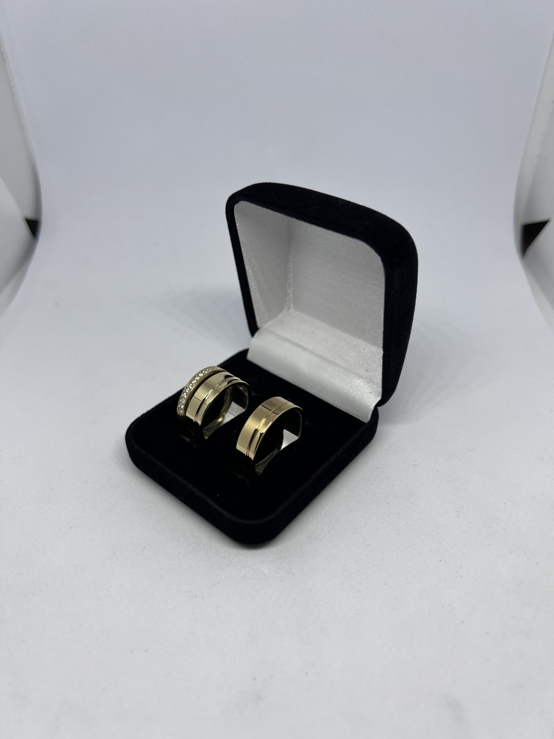 Aliança moeda antiga 6 mm reta com aparador cravejado - Imagem 3