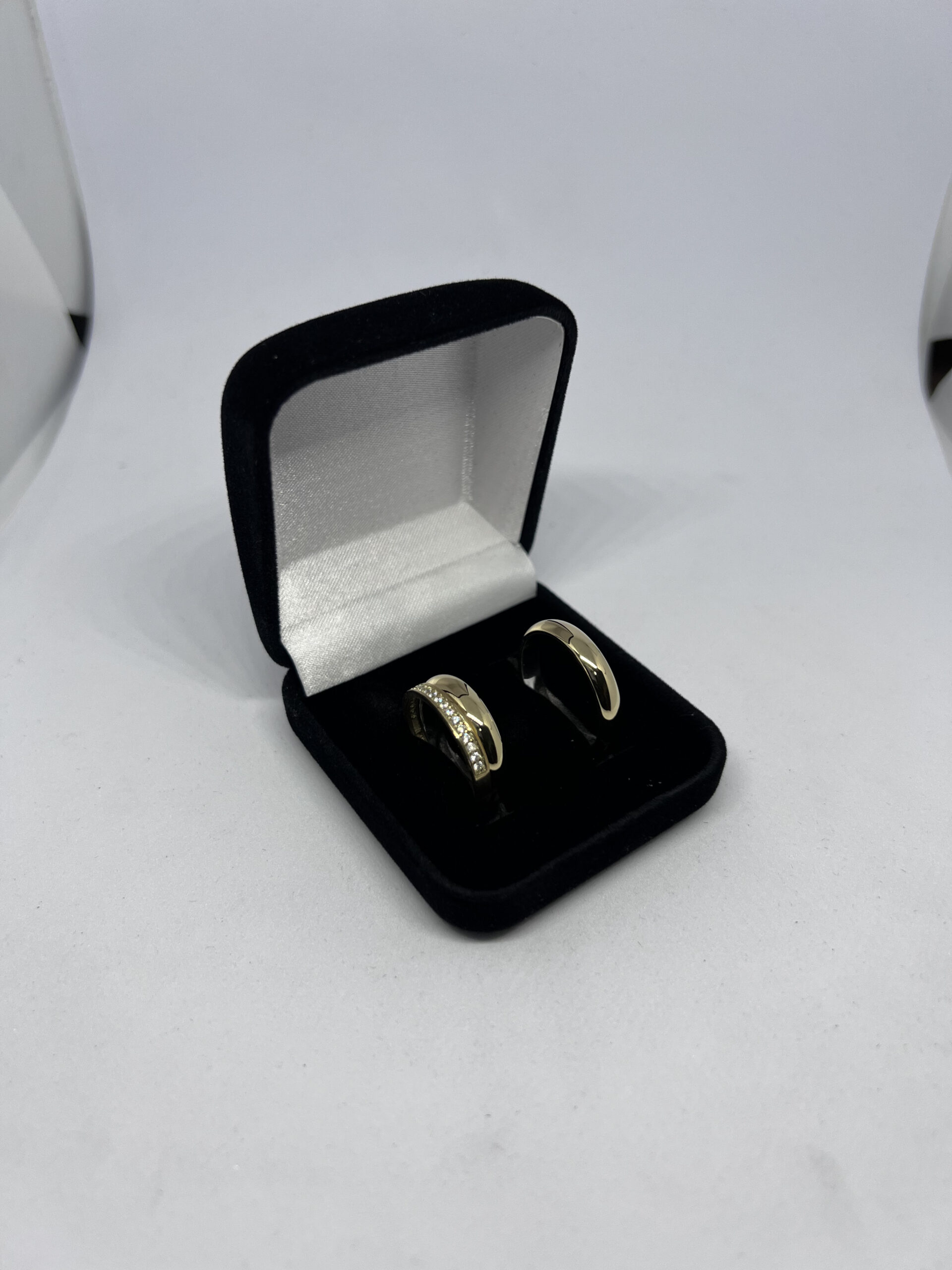 Aliança moeda antiga tradicional 4mm com aparador cravejado - Imagem 2