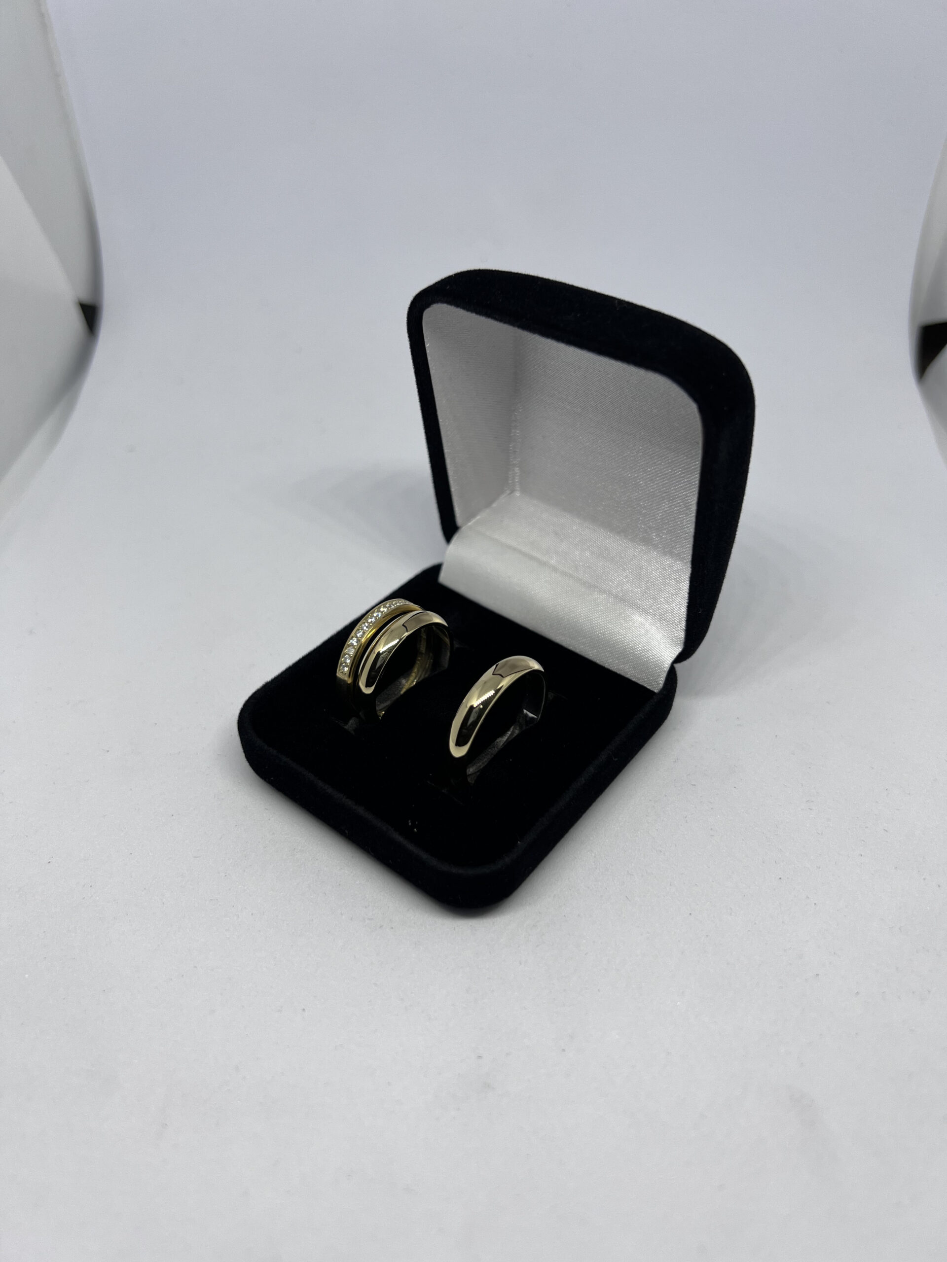 Aliança moeda antiga tradicional 4mm com aparador cravejado - Imagem 3