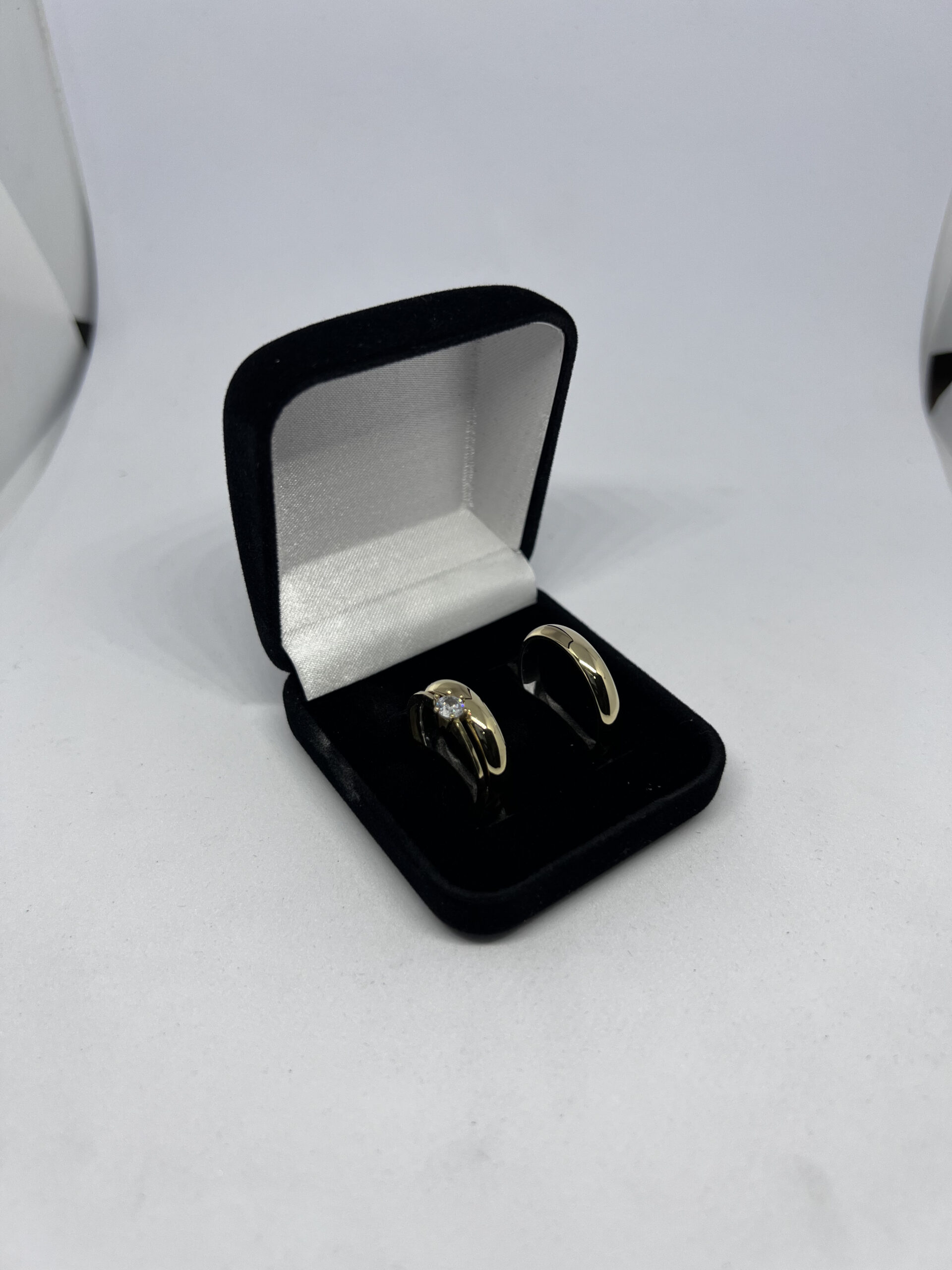 Aliança moeda antiga tradicional 4 mm com solitário tradicional - Imagem 2